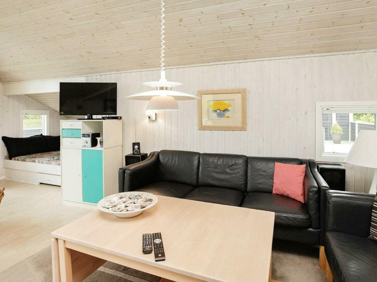 6 Person Holiday Home In Otterup Zimmer foto